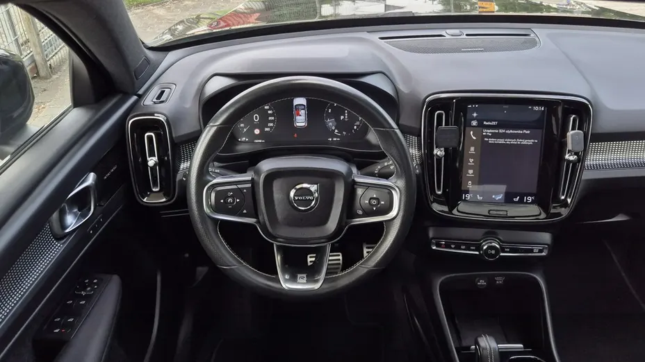 VOLVO XC40 -