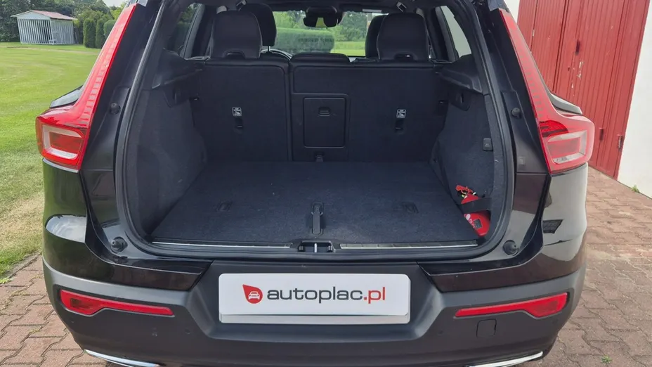 VOLVO XC40 -