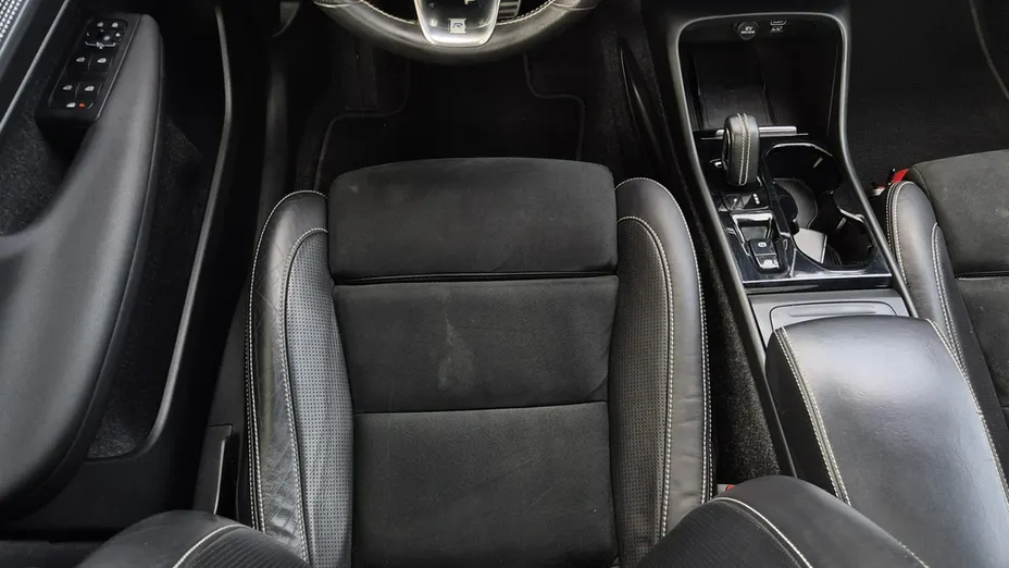 VOLVO XC40 -