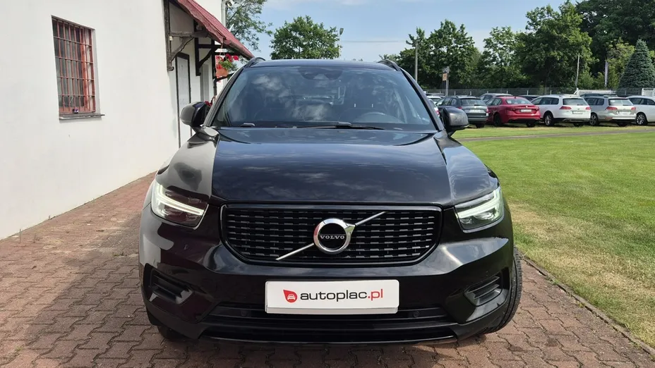 VOLVO XC40 -