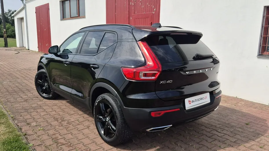 VOLVO XC40 -