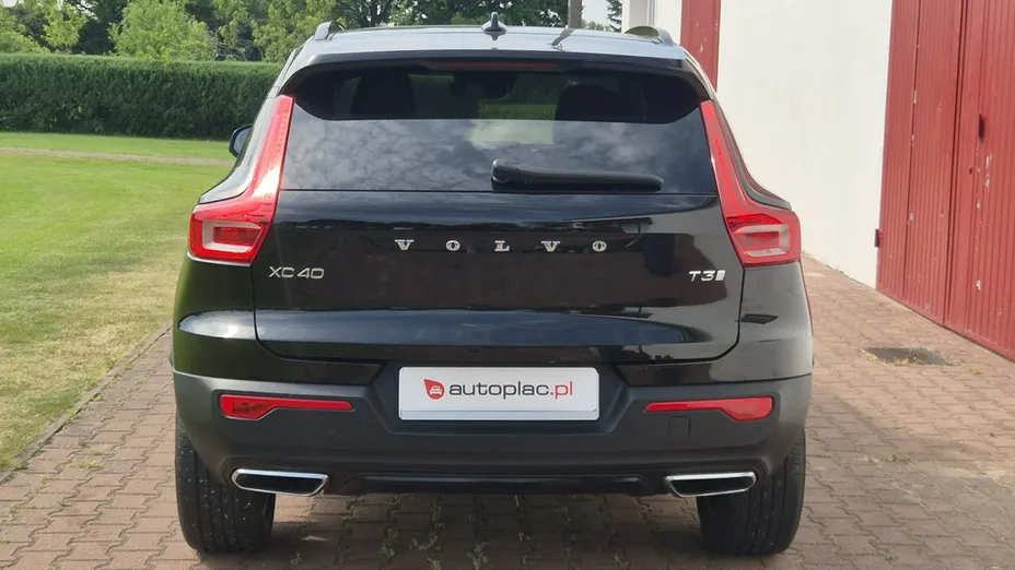 VOLVO XC40 -