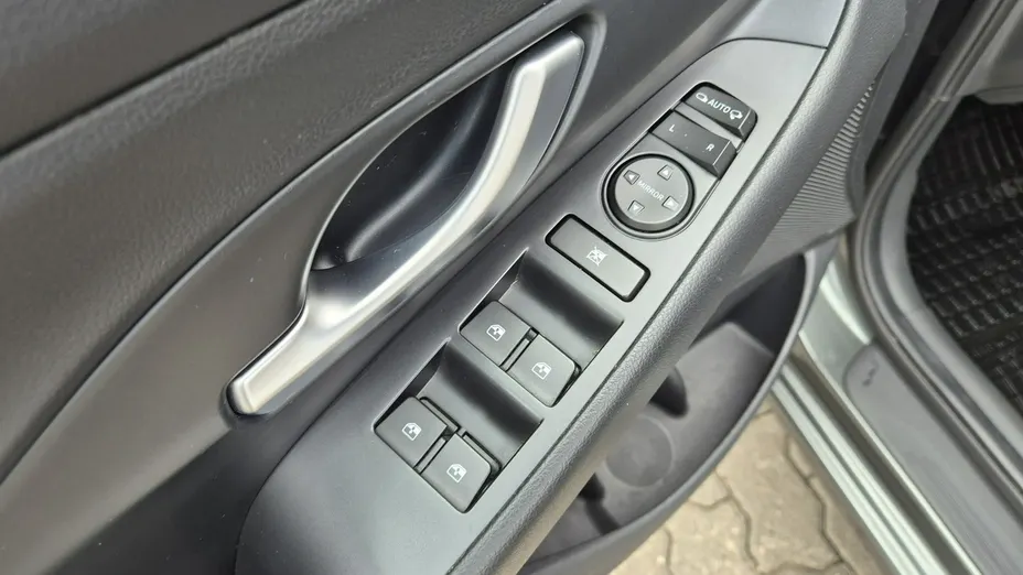 HYUNDAI i30 -