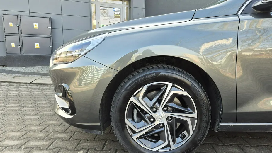 HYUNDAI i30 -