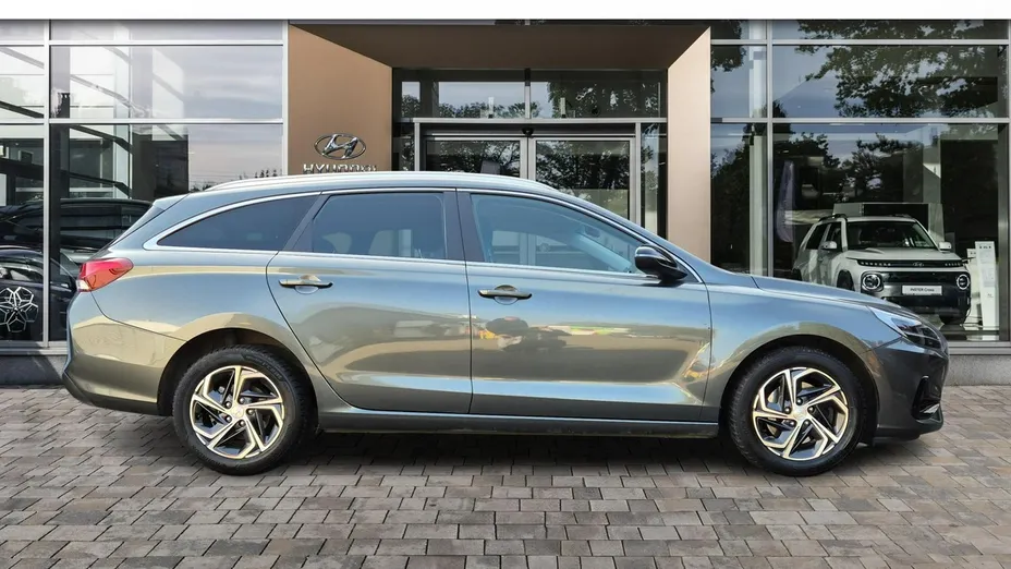 HYUNDAI i30 -
