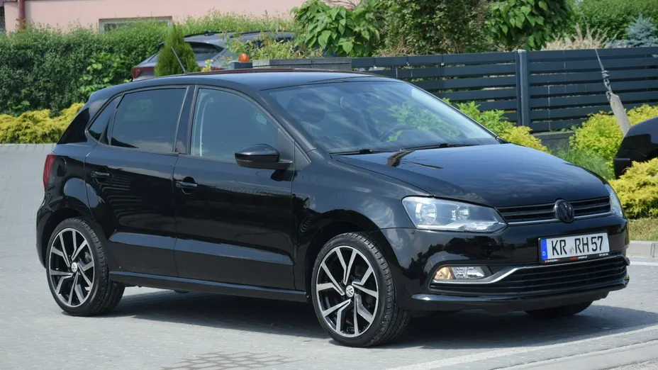 VOLKSWAGEN Polo -