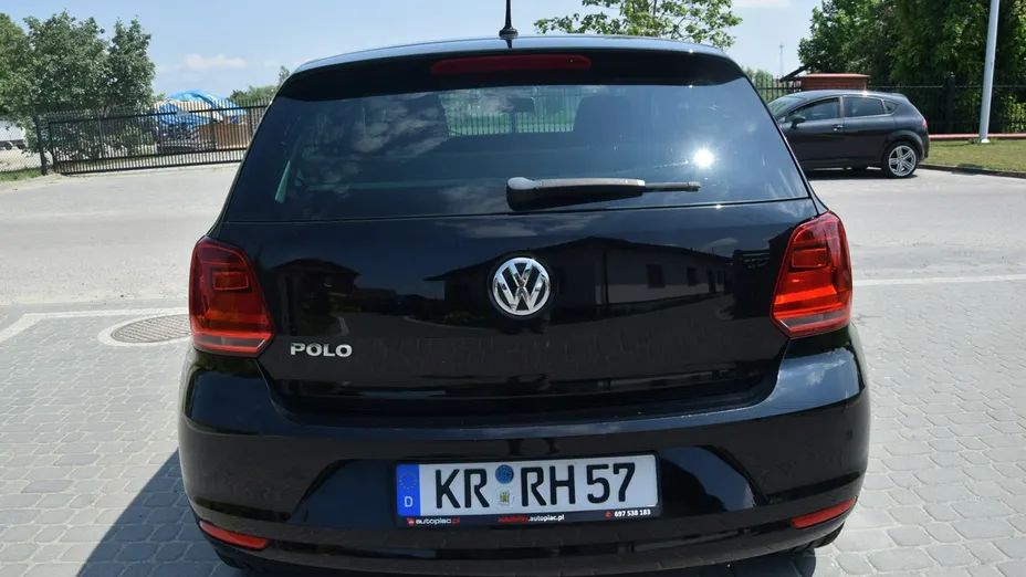 VOLKSWAGEN Polo -