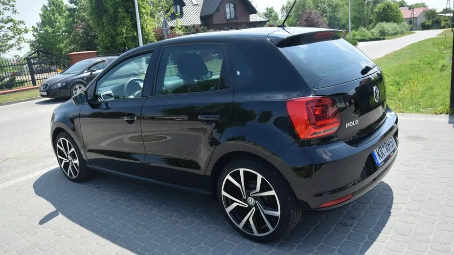 VOLKSWAGEN Polo -