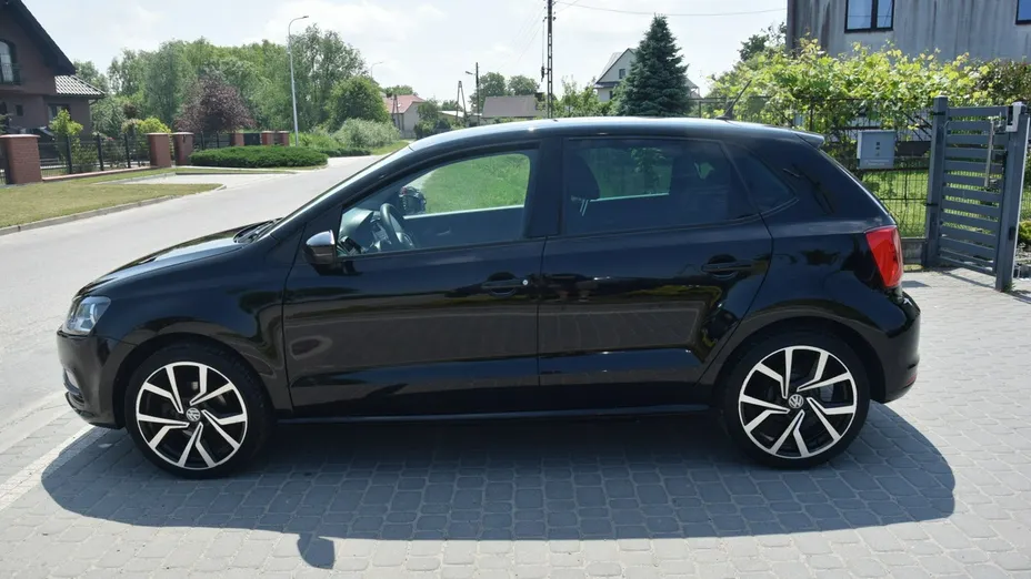 VOLKSWAGEN Polo -