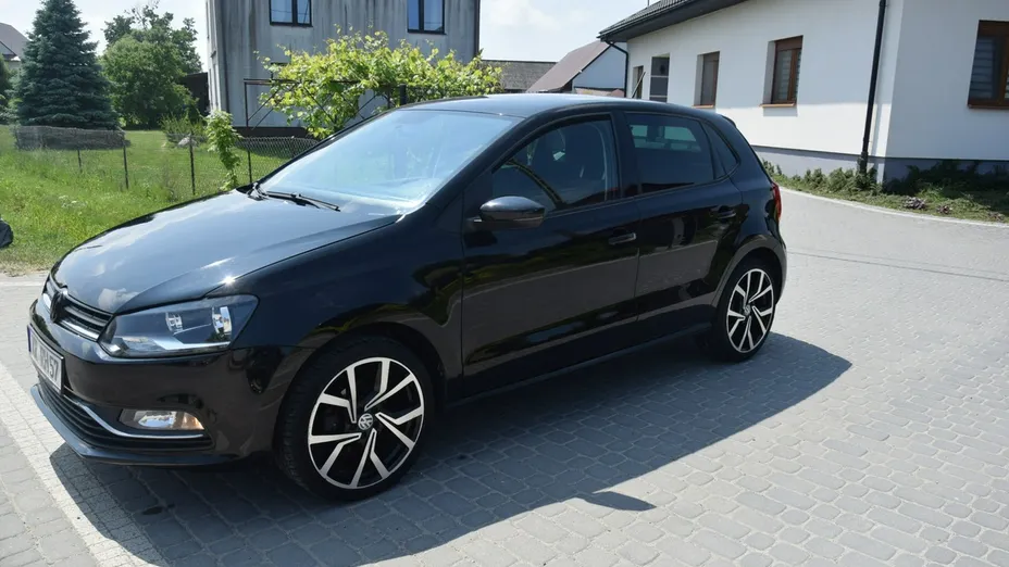 VOLKSWAGEN Polo -