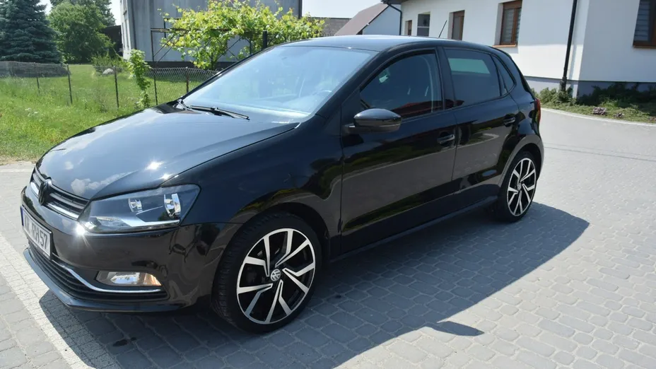VOLKSWAGEN Polo -