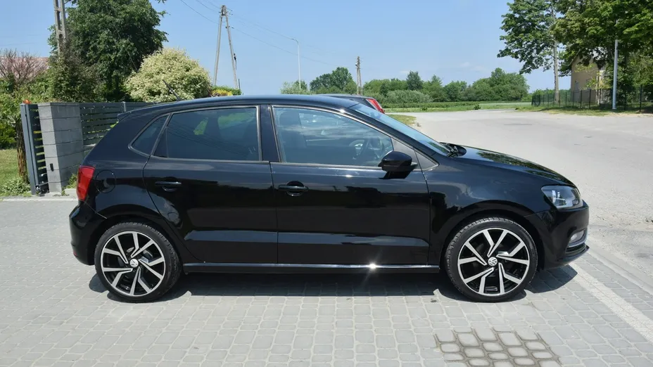 VOLKSWAGEN Polo -