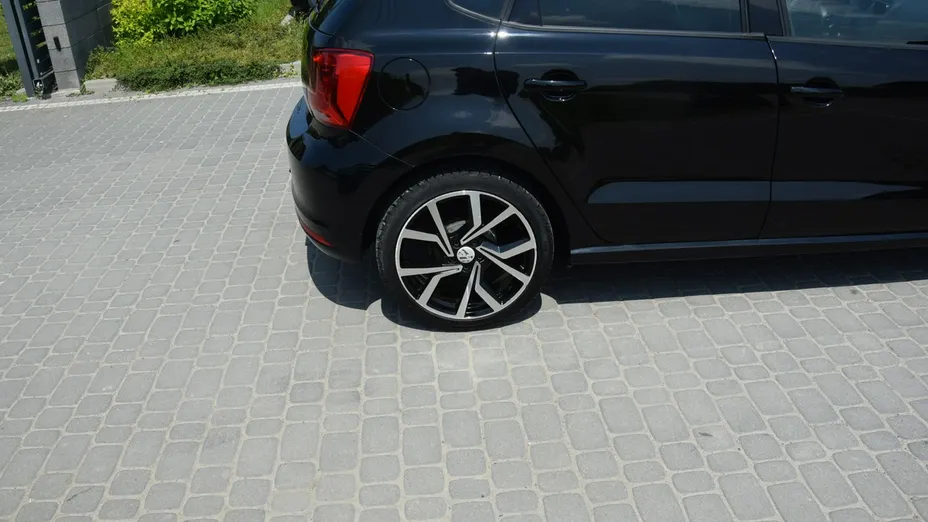 VOLKSWAGEN Polo -