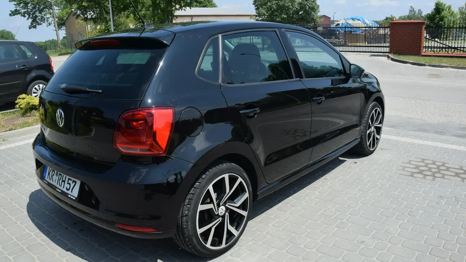 VOLKSWAGEN Polo -