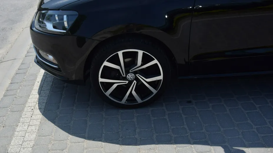 VOLKSWAGEN Polo -
