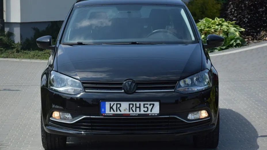 VOLKSWAGEN Polo -