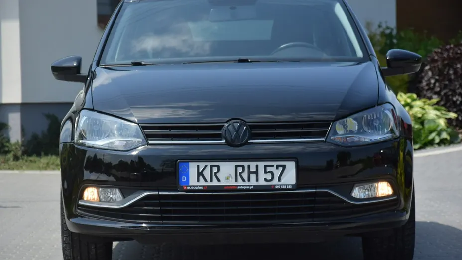 VOLKSWAGEN Polo -