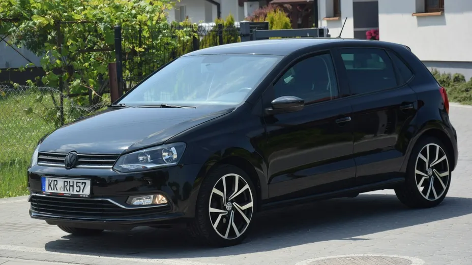 VOLKSWAGEN Polo -