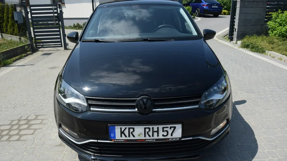 VOLKSWAGEN Polo -