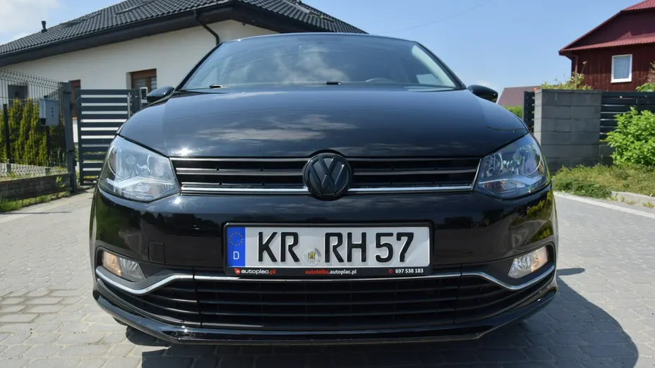 VOLKSWAGEN Polo -