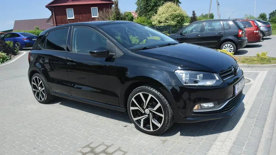 VOLKSWAGEN Polo -