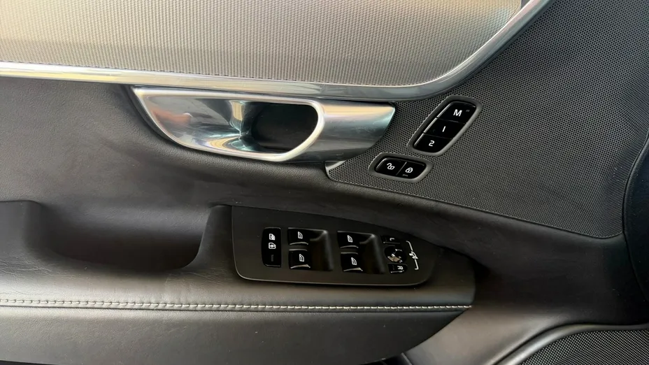 VOLVO V90 -