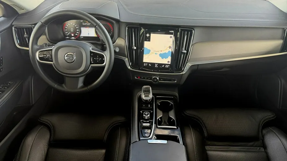 VOLVO V90 -