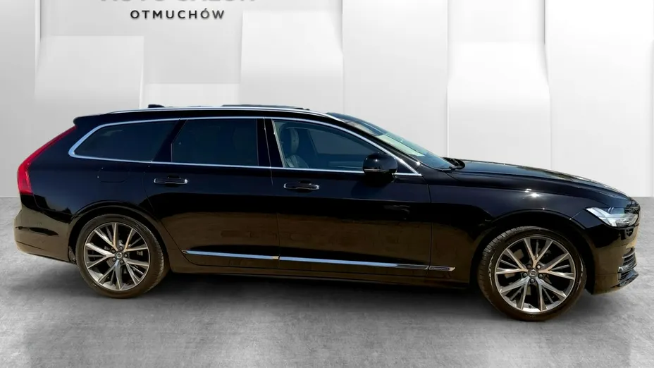 VOLVO V90 -