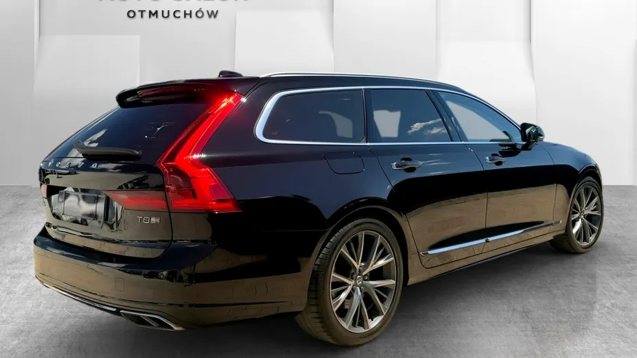 VOLVO V90 -