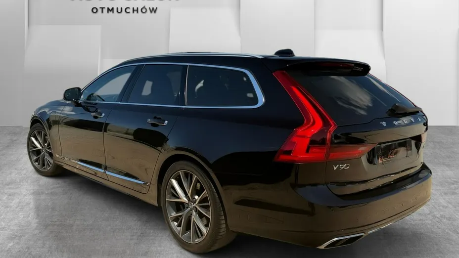 VOLVO V90 -