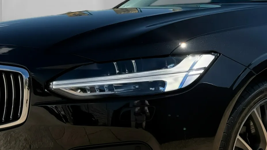 VOLVO V90 -