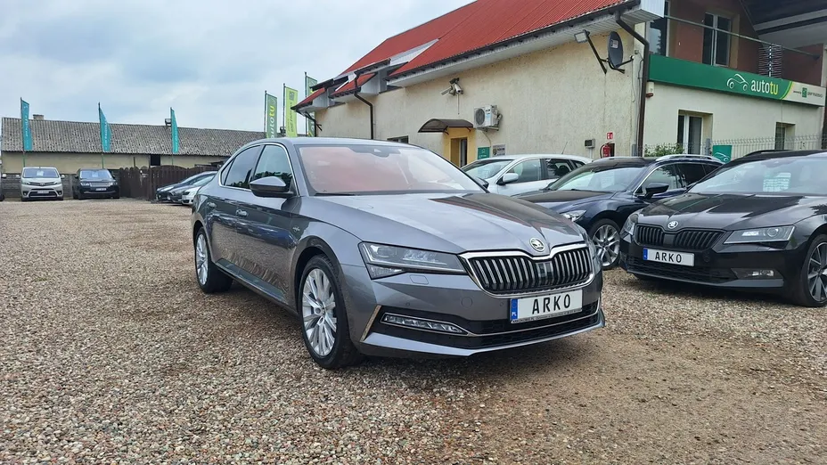 SKODA Superb -