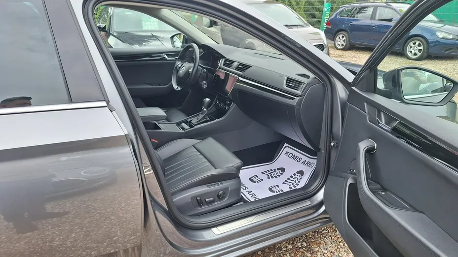 SKODA Superb -