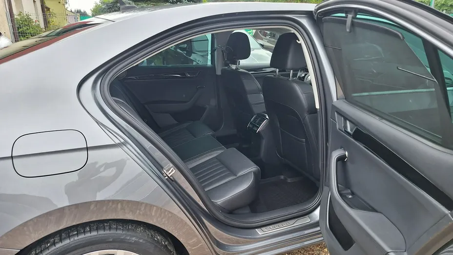 SKODA Superb -