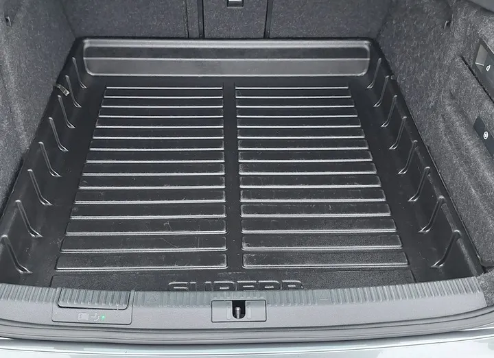 SKODA Superb -