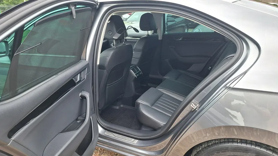 SKODA Superb -