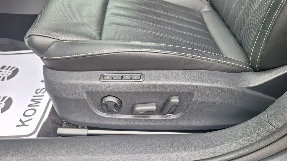 SKODA Superb -