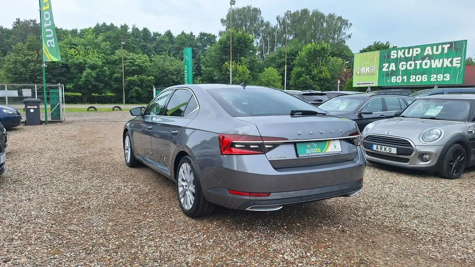 SKODA Superb -