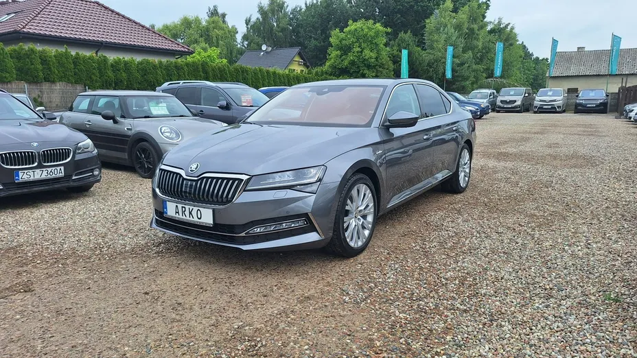 SKODA Superb -