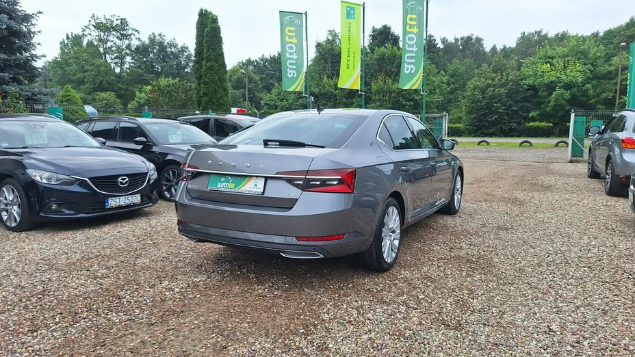 SKODA Superb -