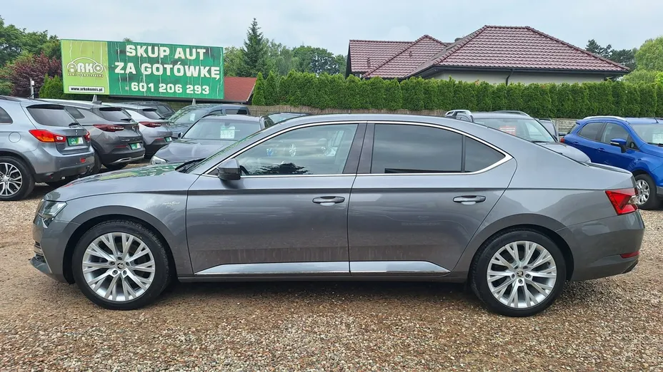 SKODA Superb -