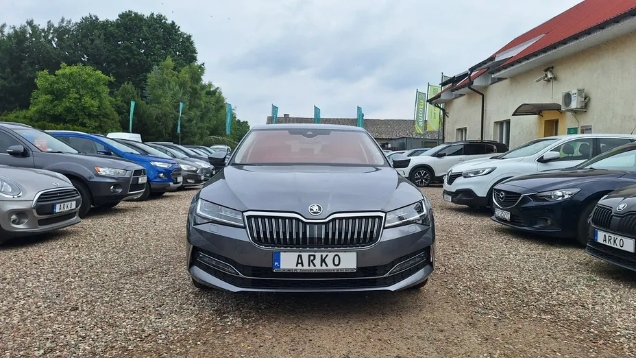 SKODA Superb -