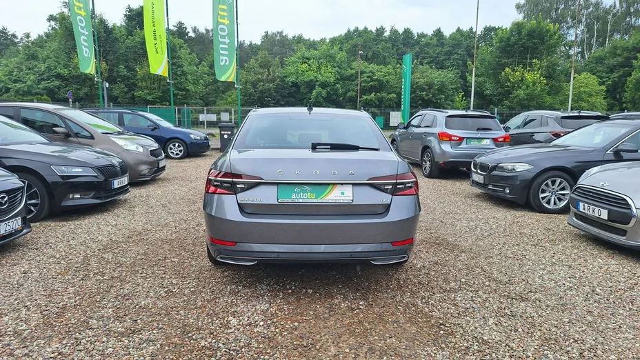 SKODA Superb -