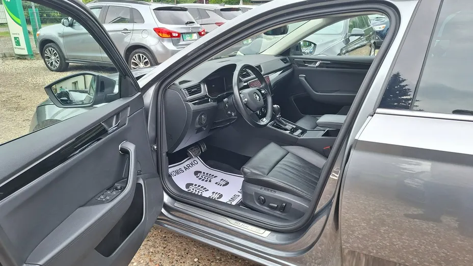 SKODA Superb -