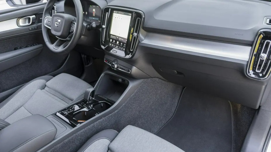 VOLVO XC40 -