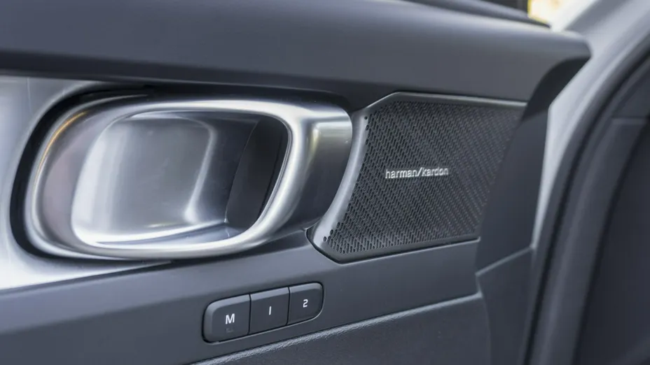 VOLVO XC40 -
