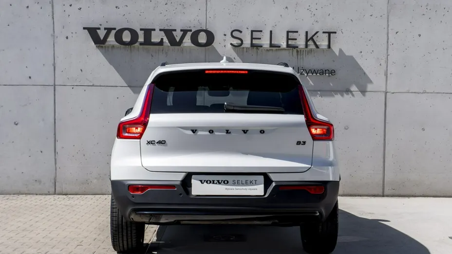 VOLVO XC40 -