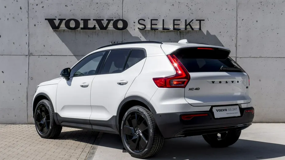 VOLVO XC40 -