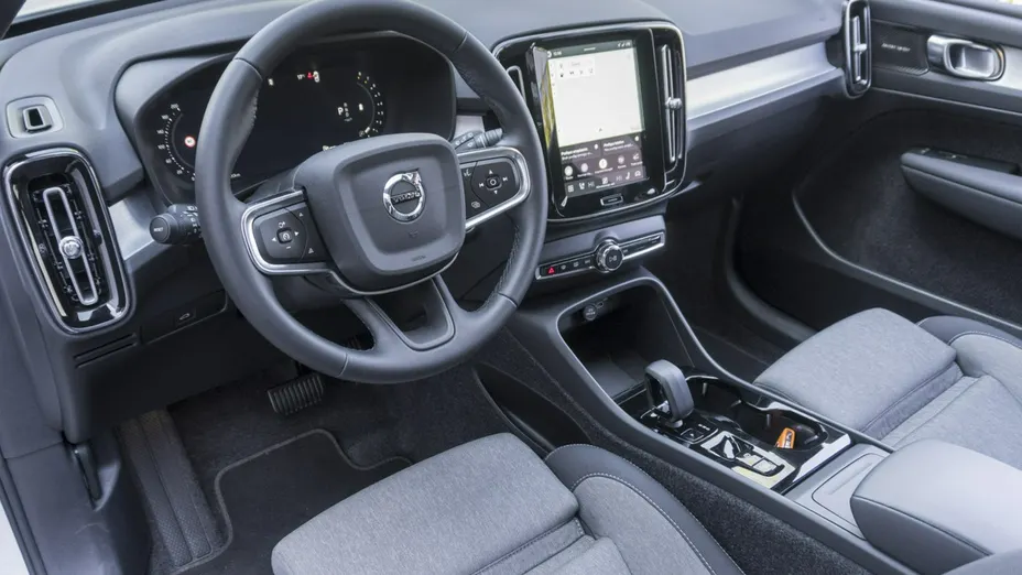 VOLVO XC40 -