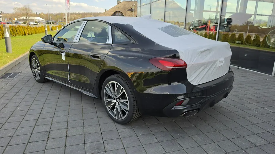 AUDI A6 -